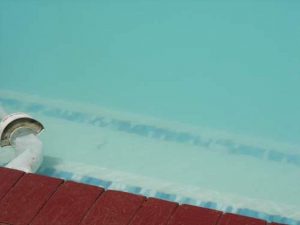 acqua piscina torbida bianca