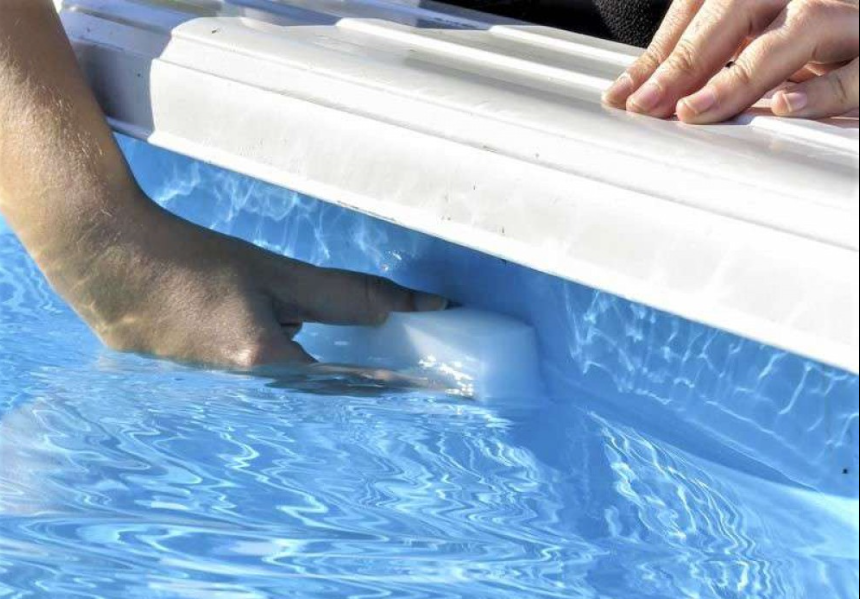 Pulizia del bordo della piscina, come farla?