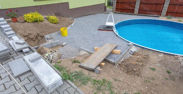 cantiere montaggio piscina