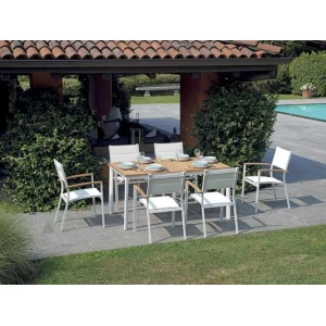 Set tavoli e sedie da esterno